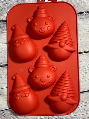 STIR Silicone Shaped Treat Mold Cake Santa Gnomes Bears Christmas 6 Cavity NEW